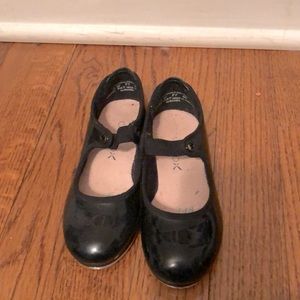 Tap dancing shoes, girls